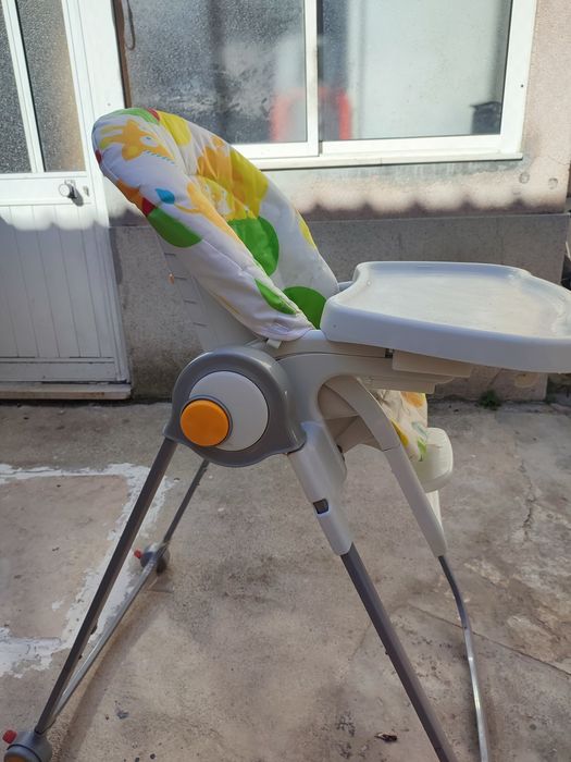 Vendo cadeira que é desde recém nascido pois inclina para trás