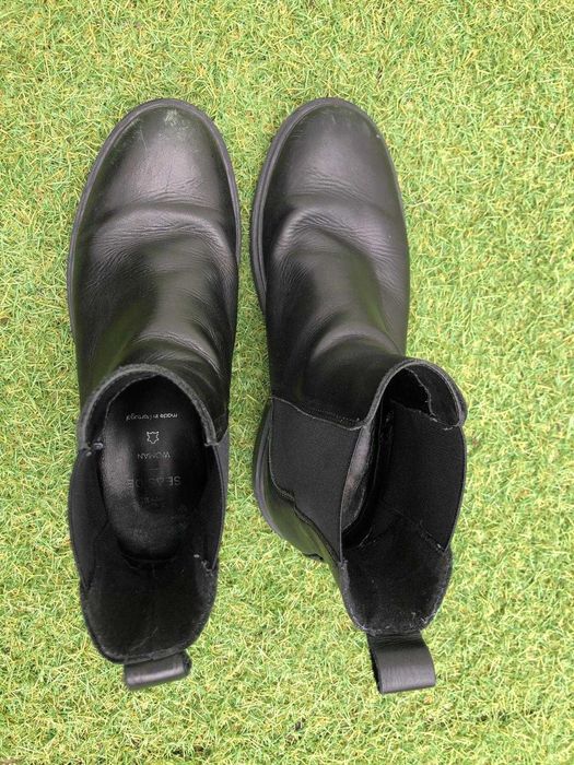 botas de couro pretas