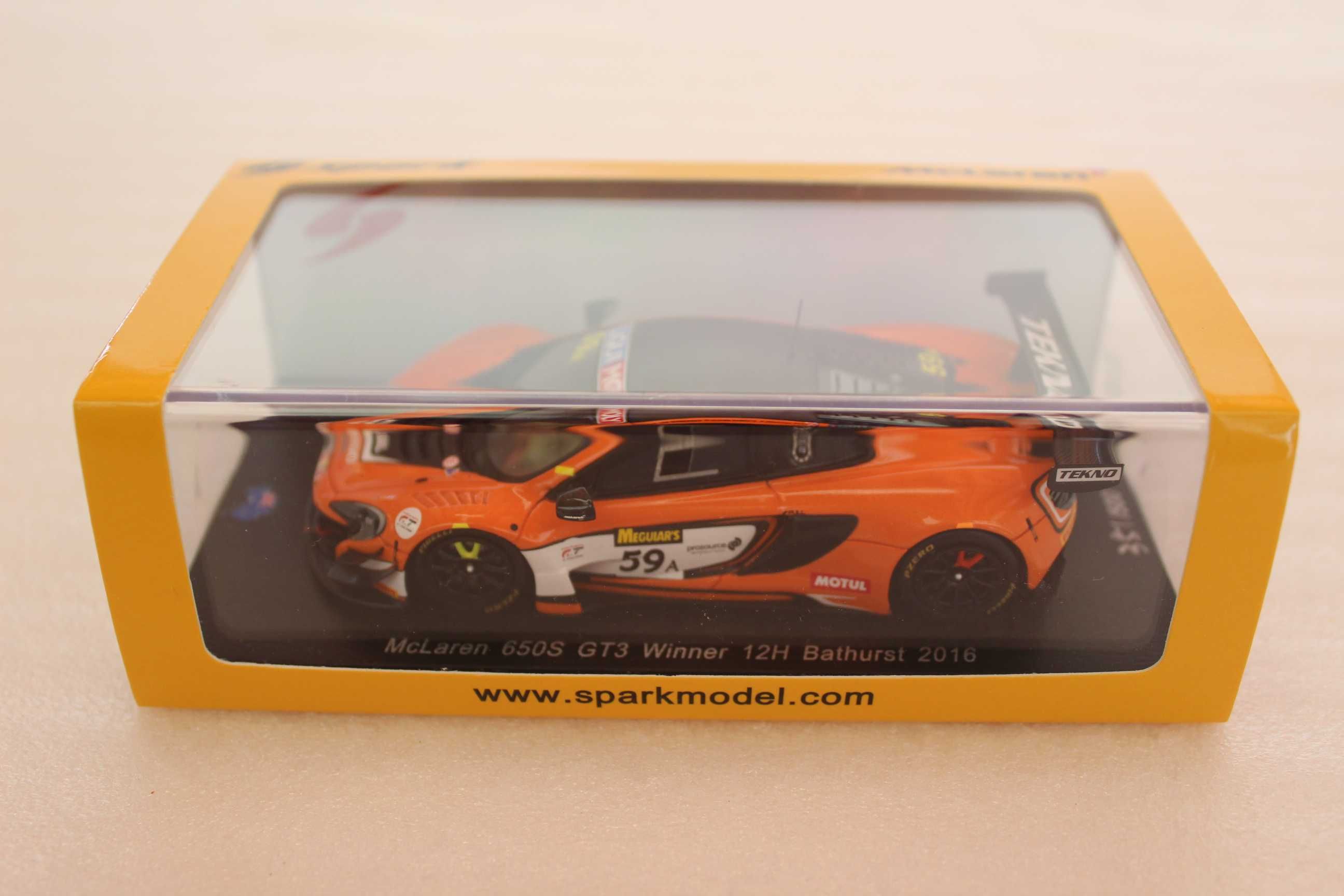 Miniatura 1/43 McLaren 650S 1º 12H Bathurst 2016 Alvaro Parente