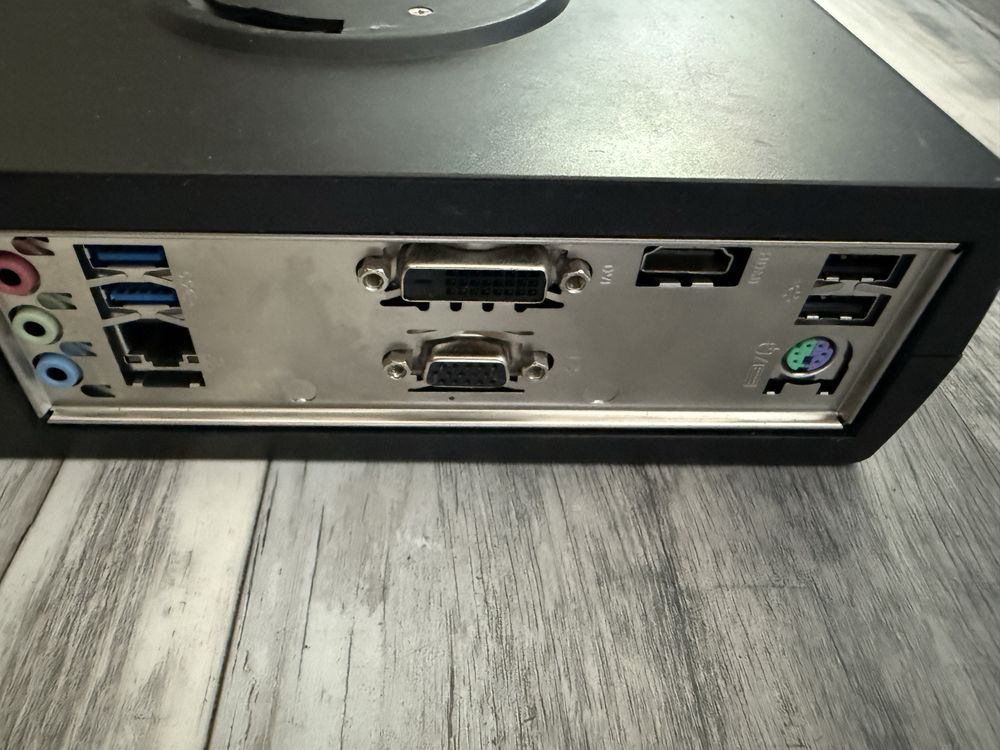 ПК в міні-корпусі Core i3-6320 / 8Gb / 240 SSD
