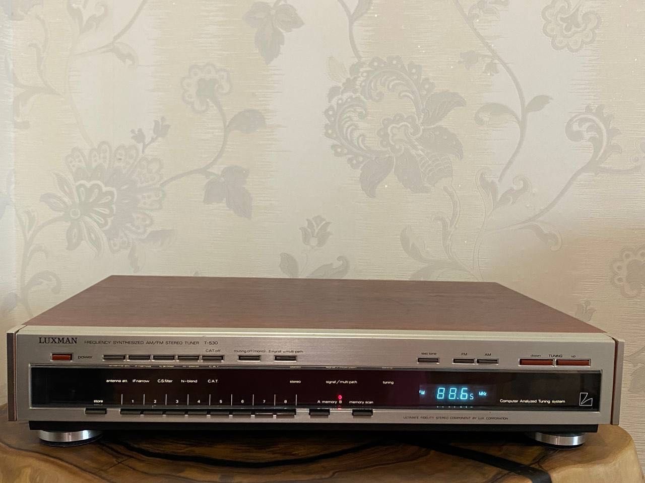 Стереотюнер  Luxman T-530
