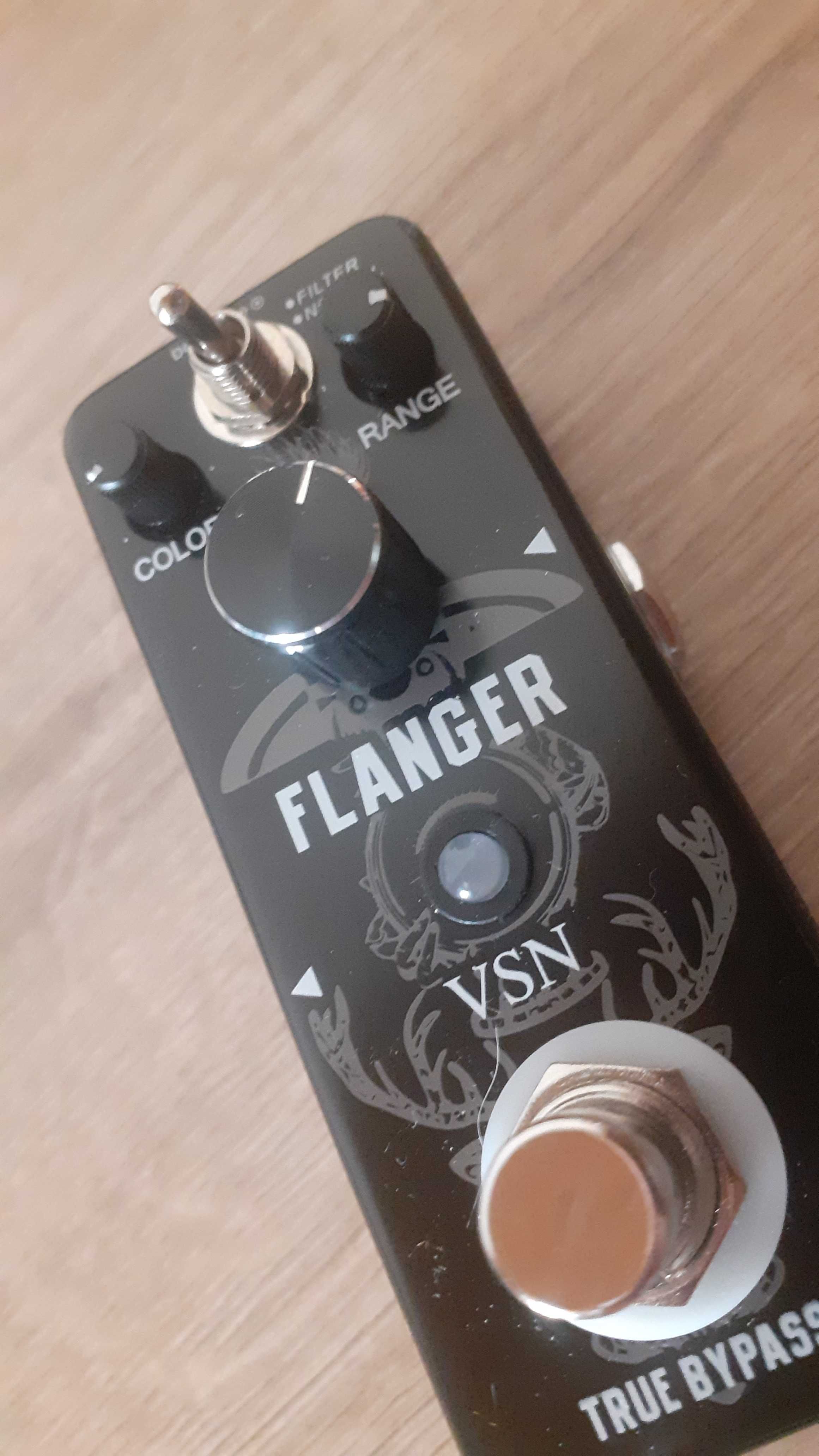 Pedal Flanger (true bypass, 9V, analógico)