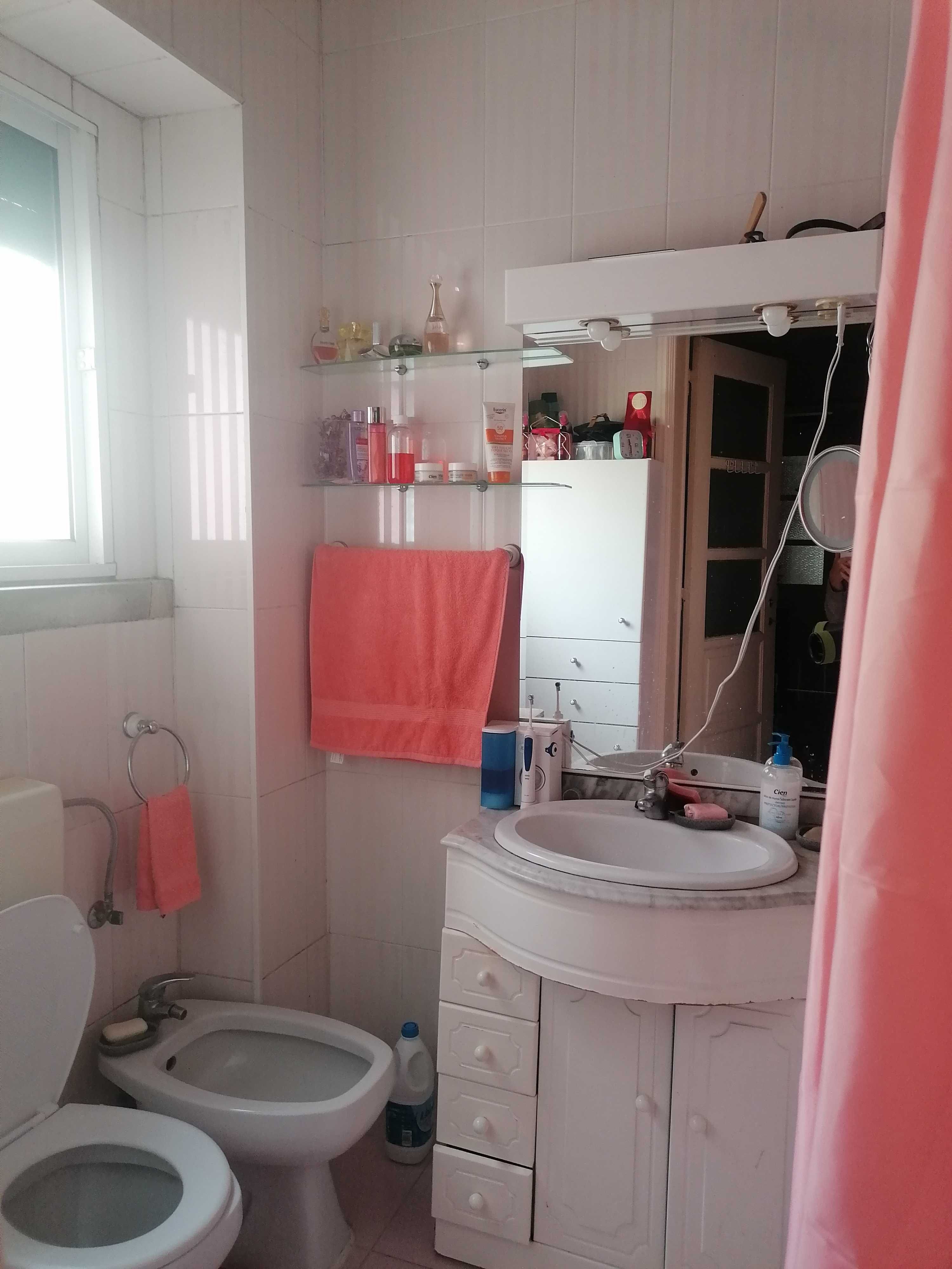 Quarto de solteiro para alugar em Lisboa Penha de França