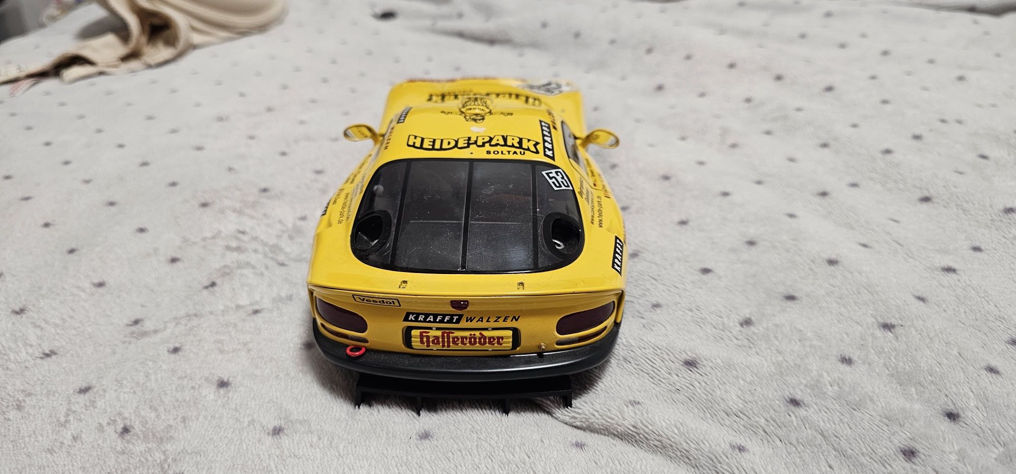 Dodge viper 1:18 Autoart