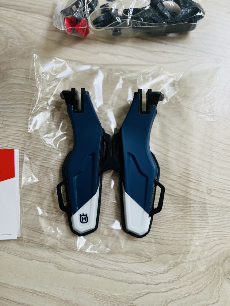 Leatt GPX 3.5 Husqvarna SM Neck Brace Stabilizator Karku Cross Enduro