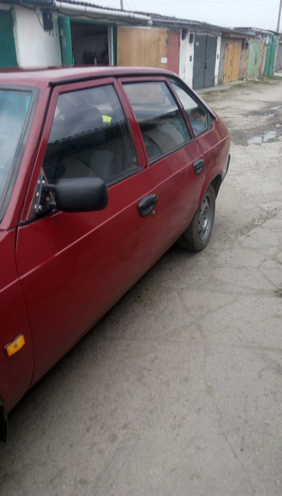 Червоний Москвич 2141, рік 1993, двигун 1,5л