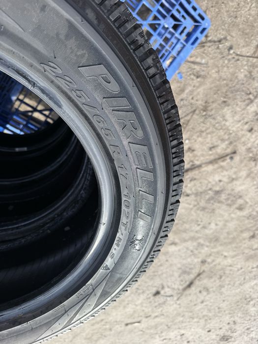 225/65 r17 Pirelli Scorpion Ice i Snow Резина зимняя