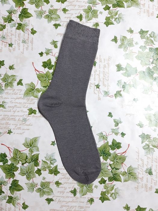 18 pares de meias, cores variadas