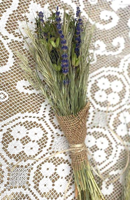 Зелений сухий букет з лаванди та зірочок нігели