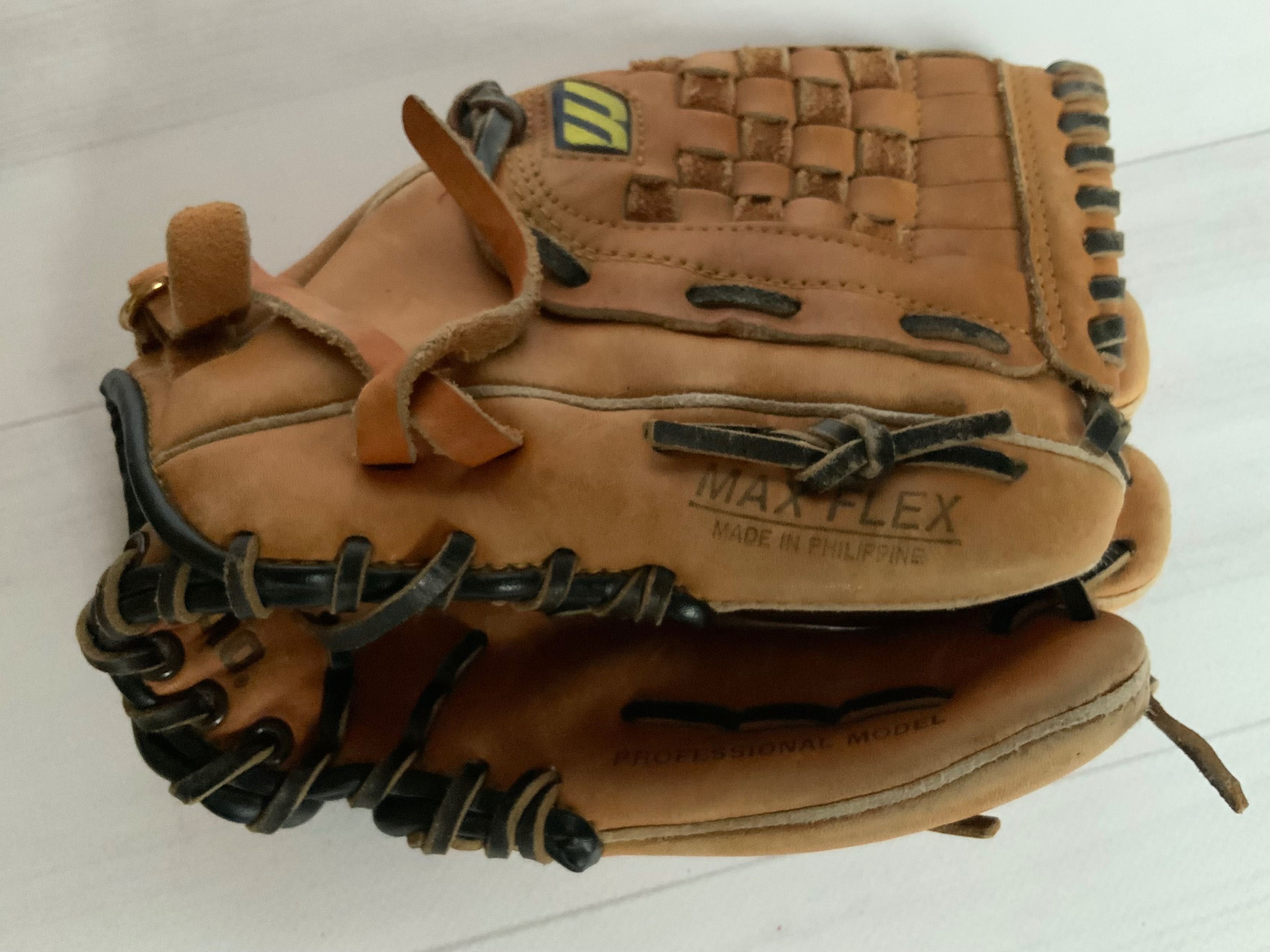Бейсбольная перчатка Mizuno Professional Model Max Flex
