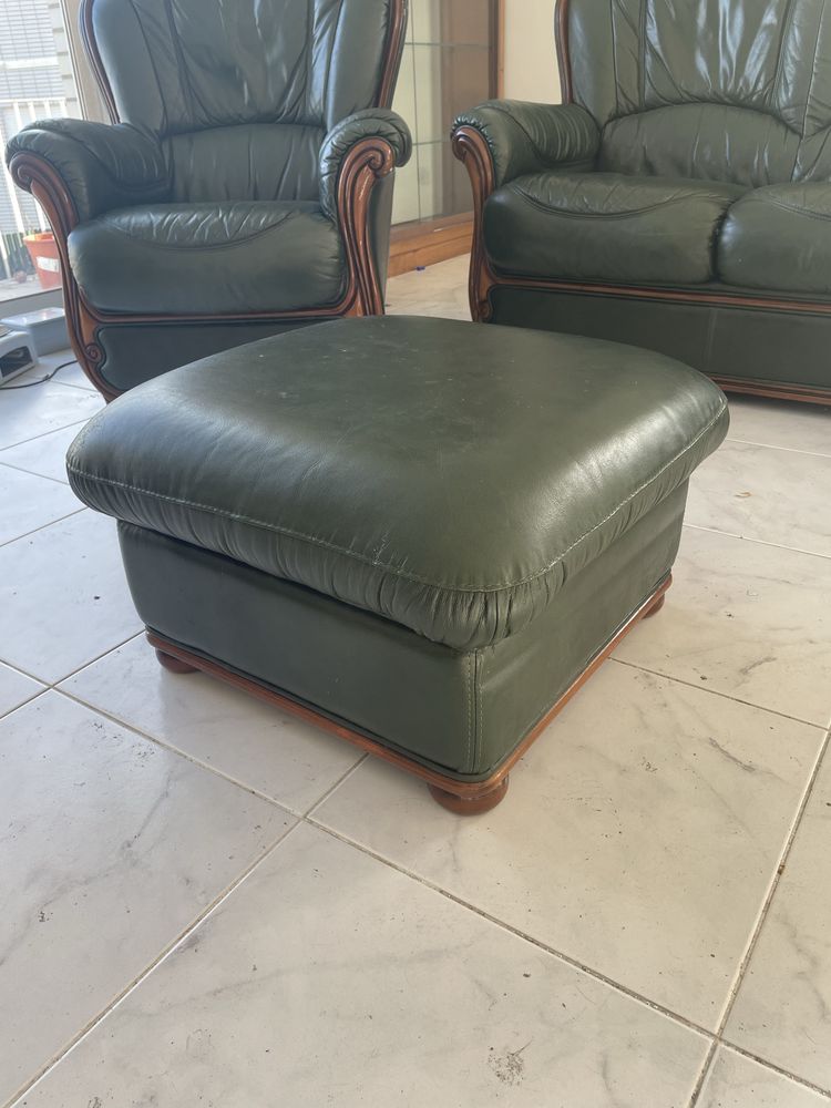 Conjunto de Sofá em Pele Verde – Sofá, Pufe e Poltrona