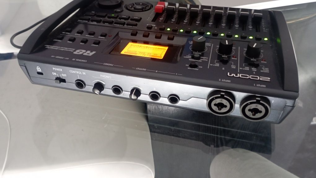 Zoom r8 backing track