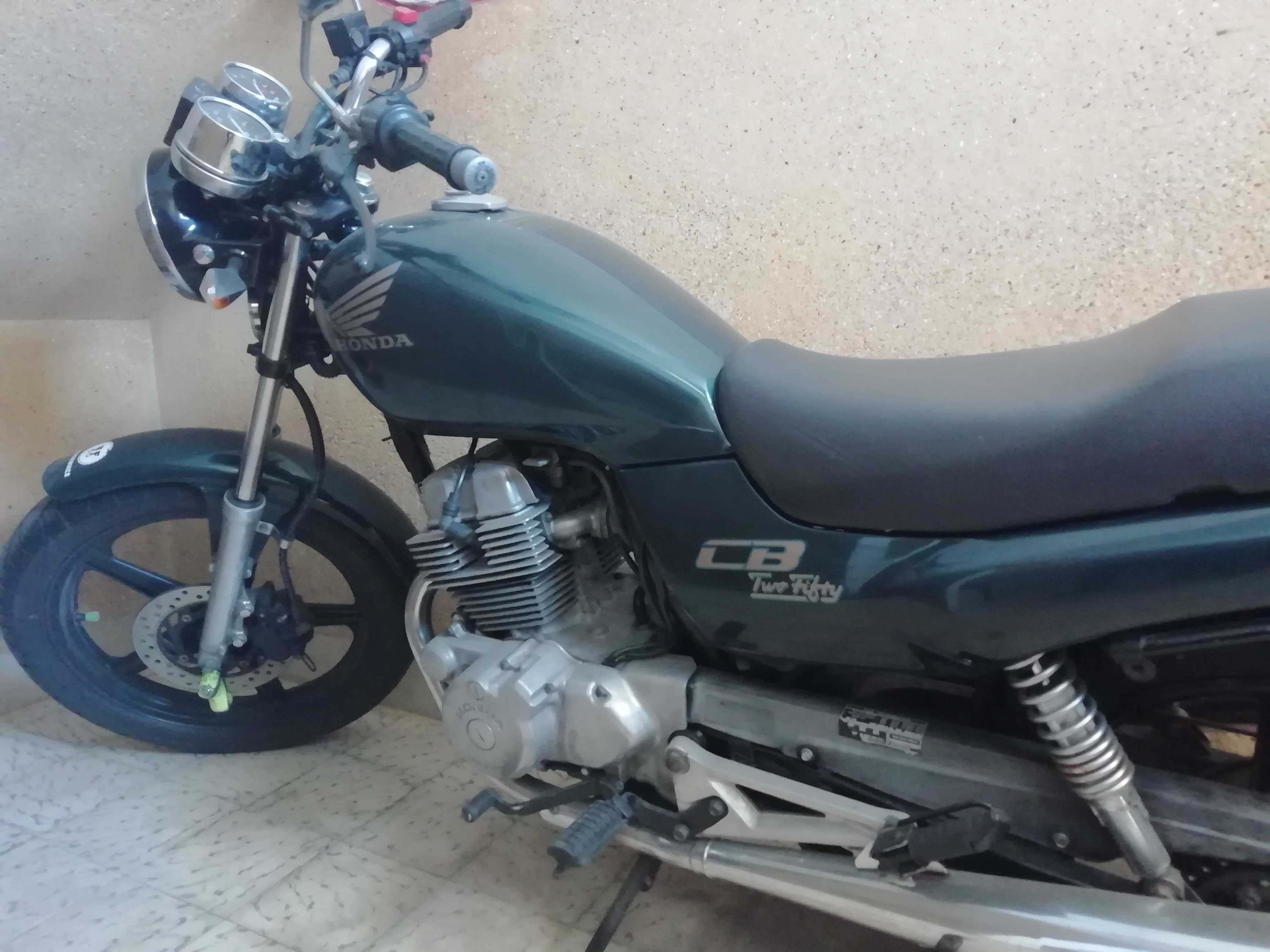 Honda cb 250 two fifty