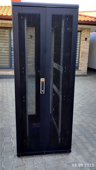 Серверна шафа ESTAP 19" 42U 800x1000мм перфор. двері, на колесиках