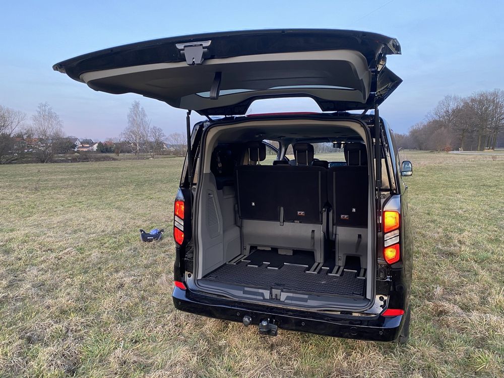 Wynajem busa 8-osób ford tourneo custom