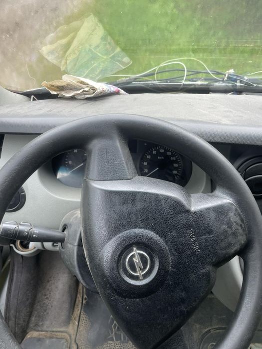 Автомобіль Опель Мовано 2005 року