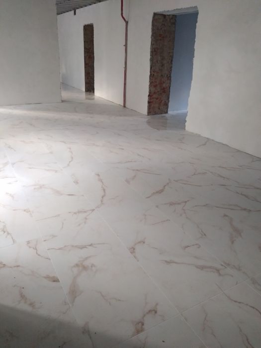 Плиточник,укладання плитки