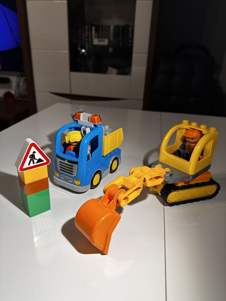 Zestaw klocków Lego duplo ciężarówka i koparka nr 10812