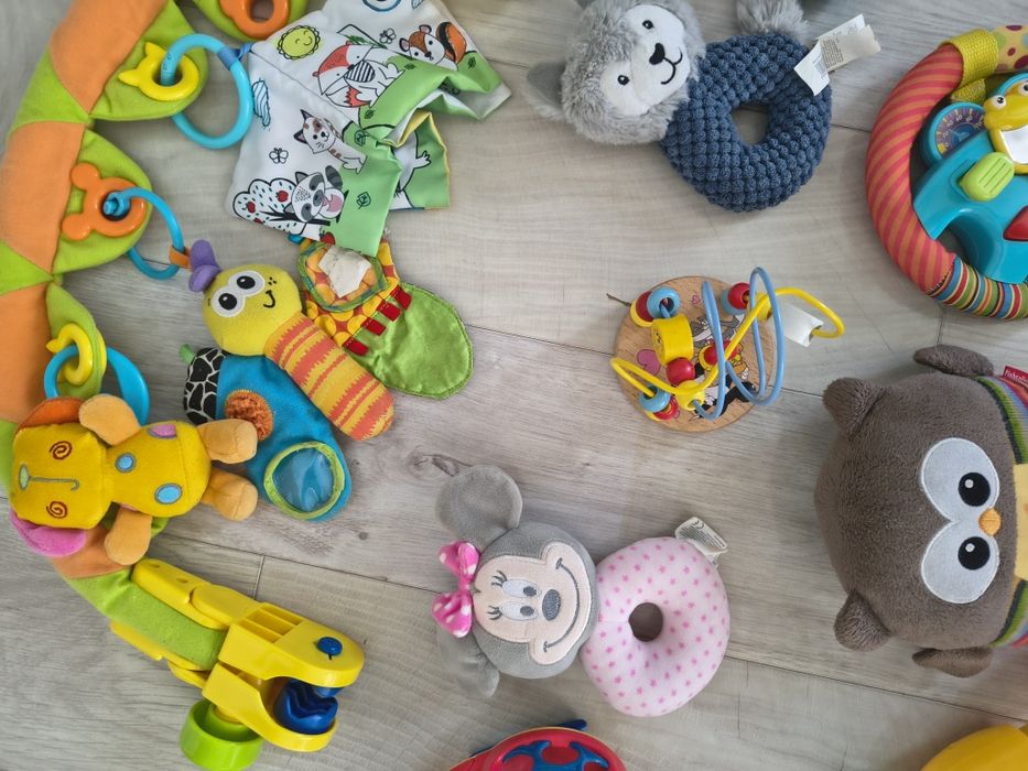 Zestaw grzechotek , zawieszka do wózka , szumis sowa , sensoryczna sto