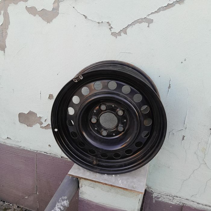 Диск на 15.состояние супер как новый.