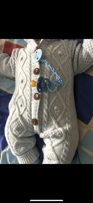 Вязаный теплый  комбинезон человечек