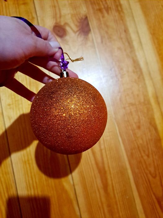 Новогодние игрушки на ёлочку