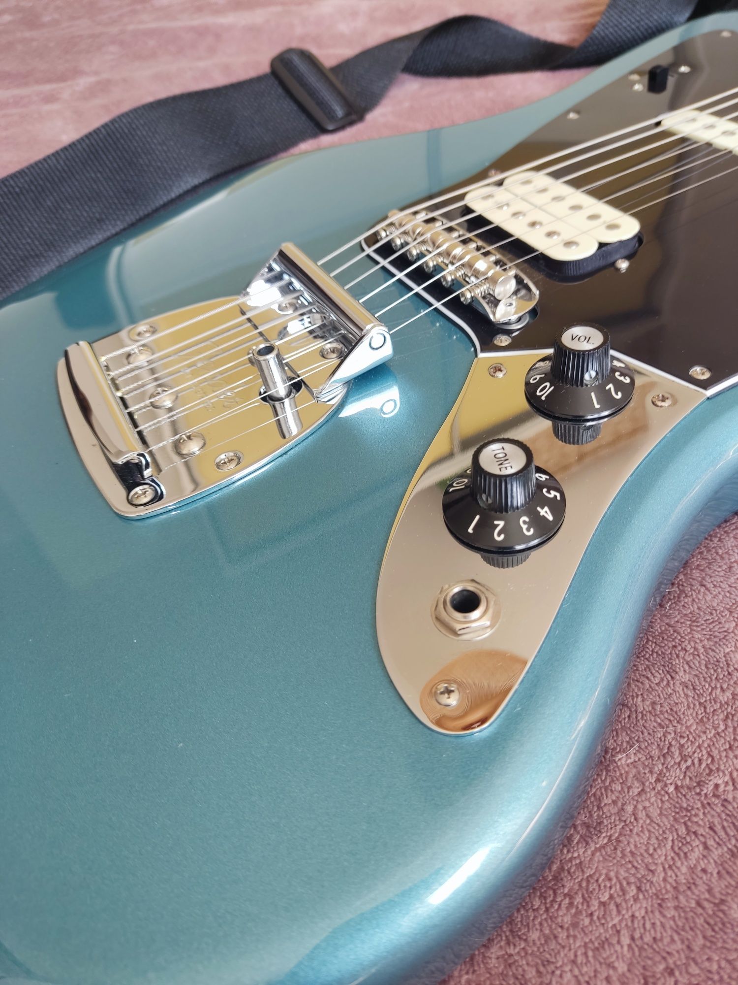 Fender Jaguar MIM, Mexico. Nowy most + Buzz stop