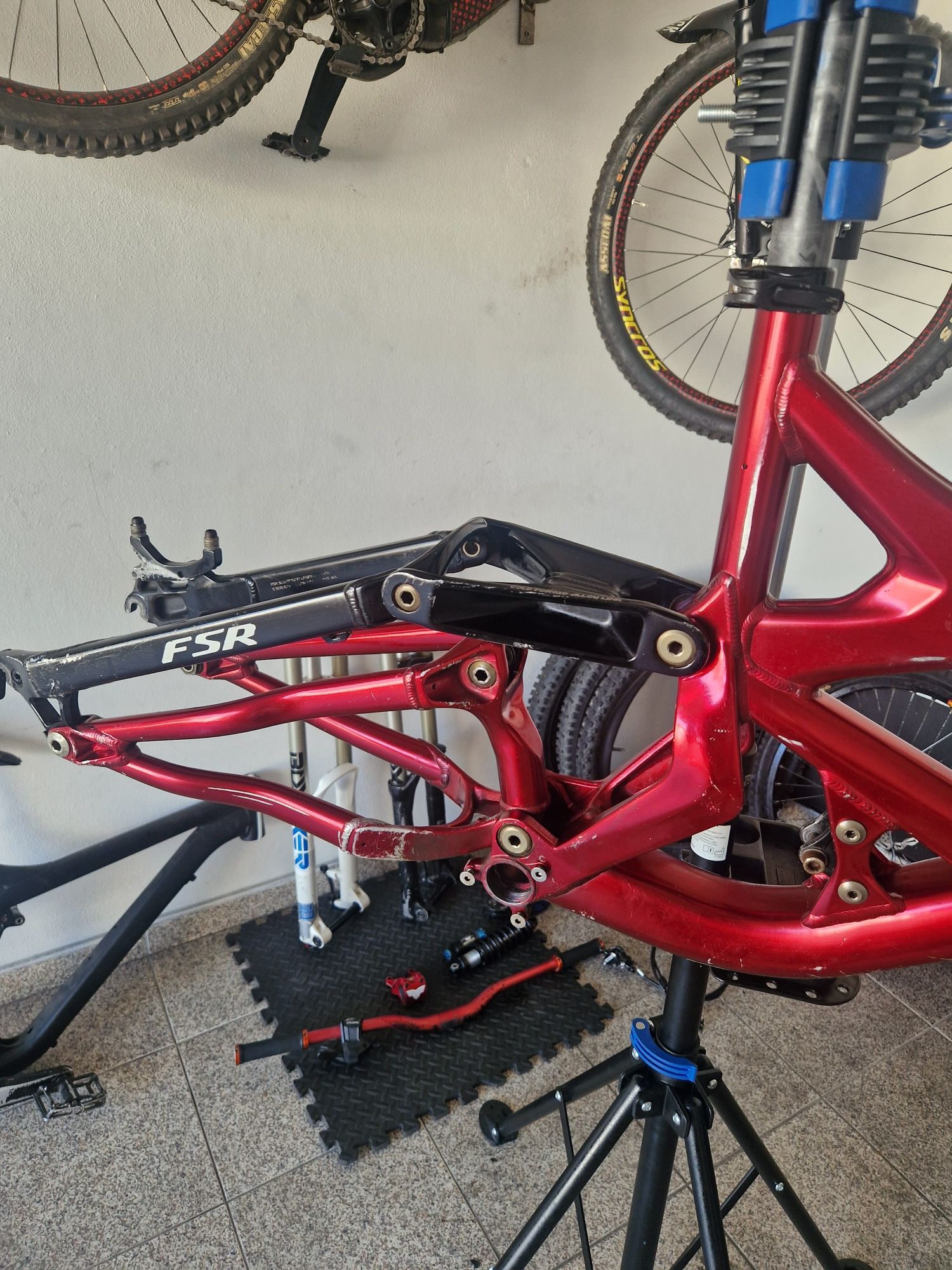 Specialized demo 8