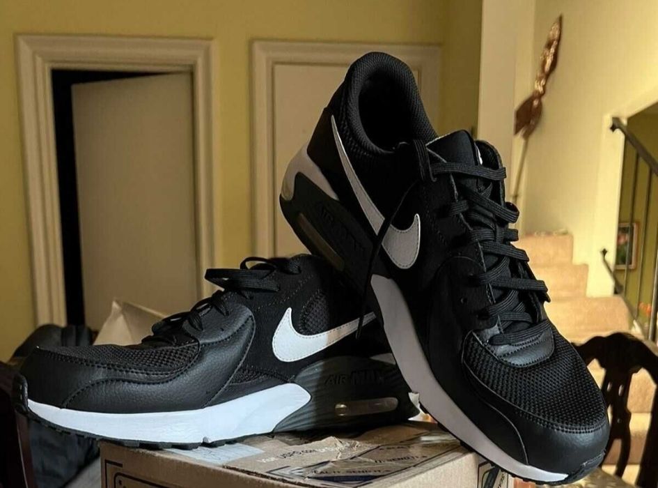 Кросcjвки  Nike Air Max Excee 43 розмірleather .