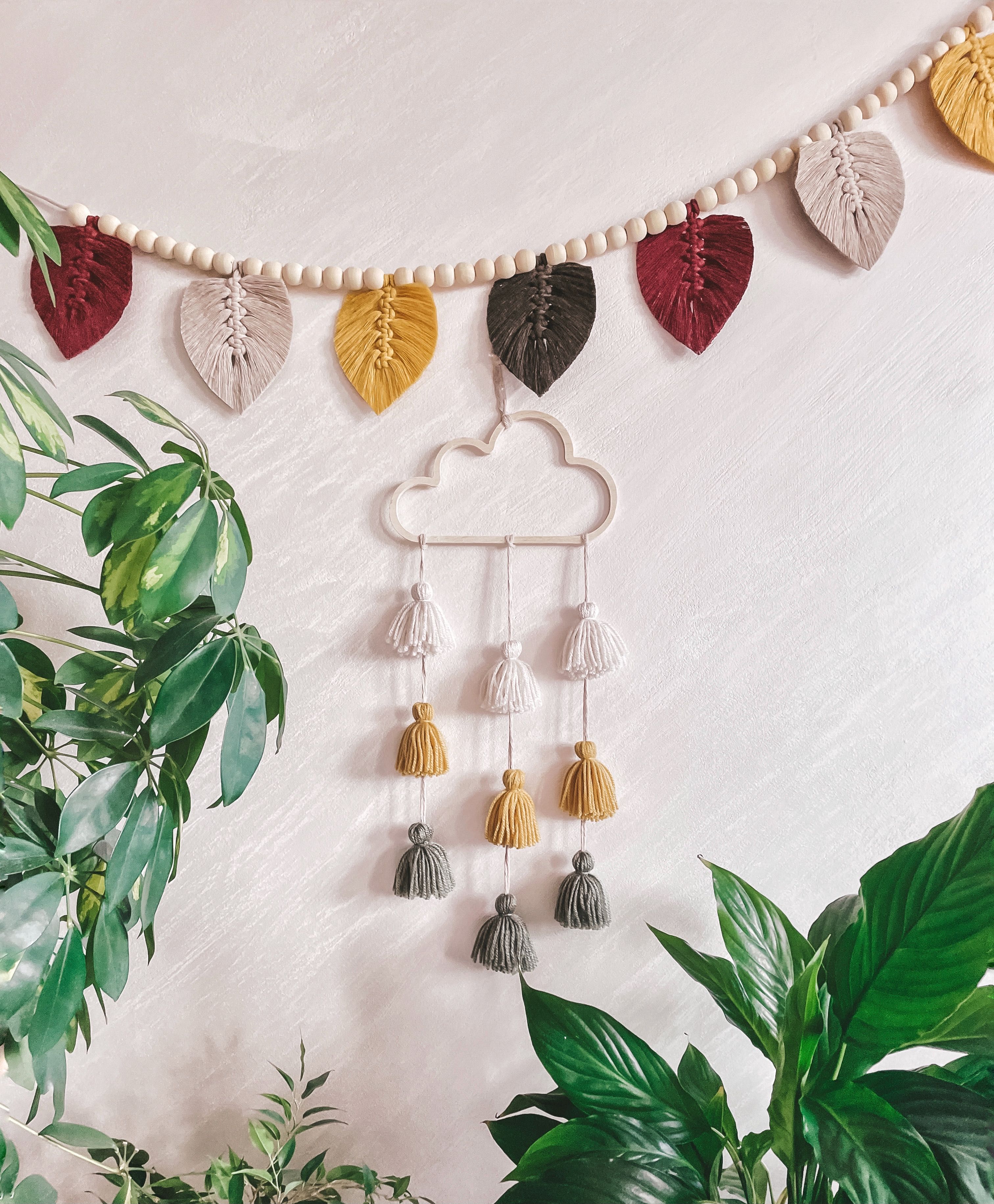 Girlanda korale drewno boho makrama handmade piórka pióra liście loft