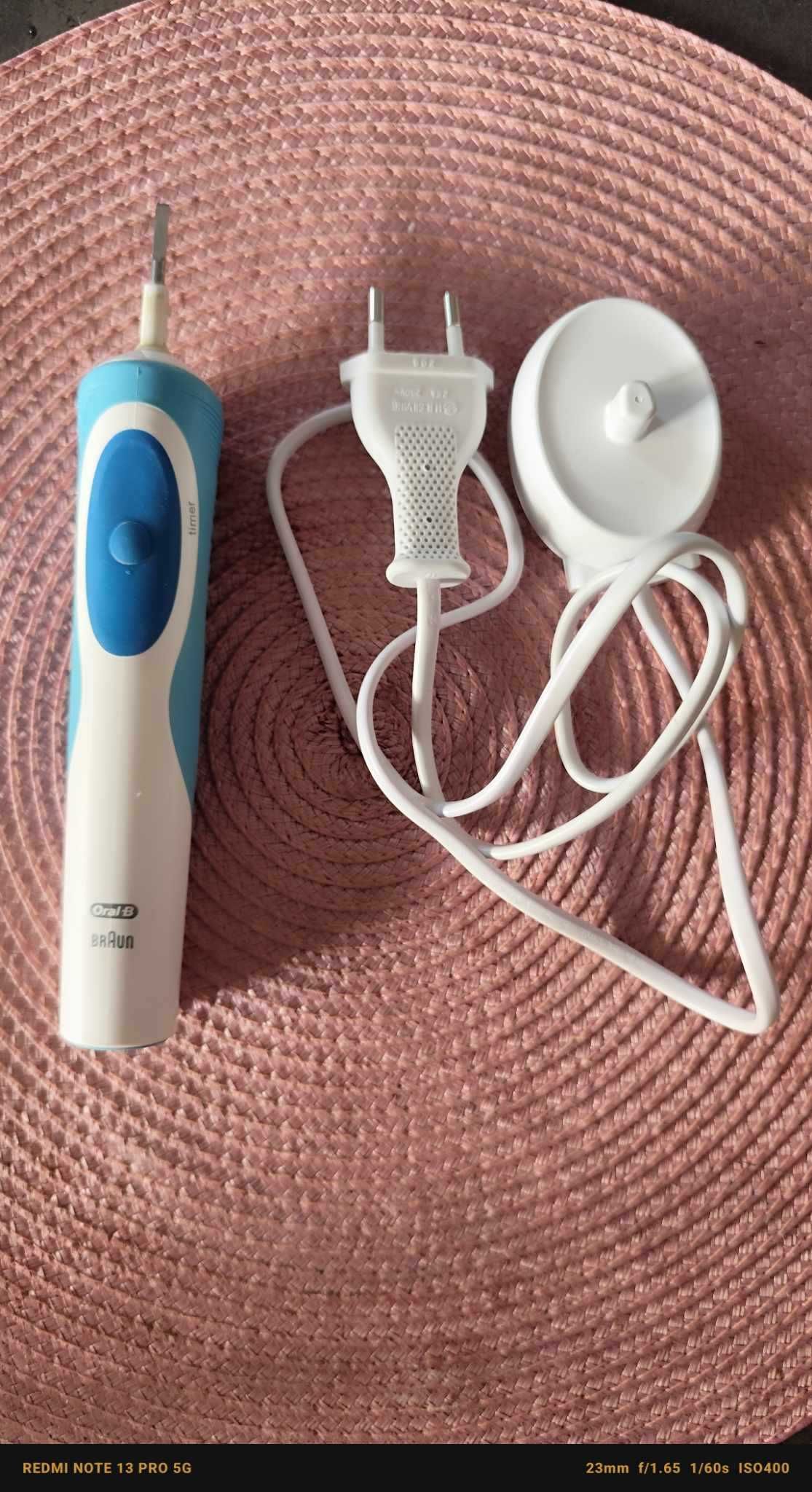 Szczoteczka elektryczna BRAUN ORAL B - baza