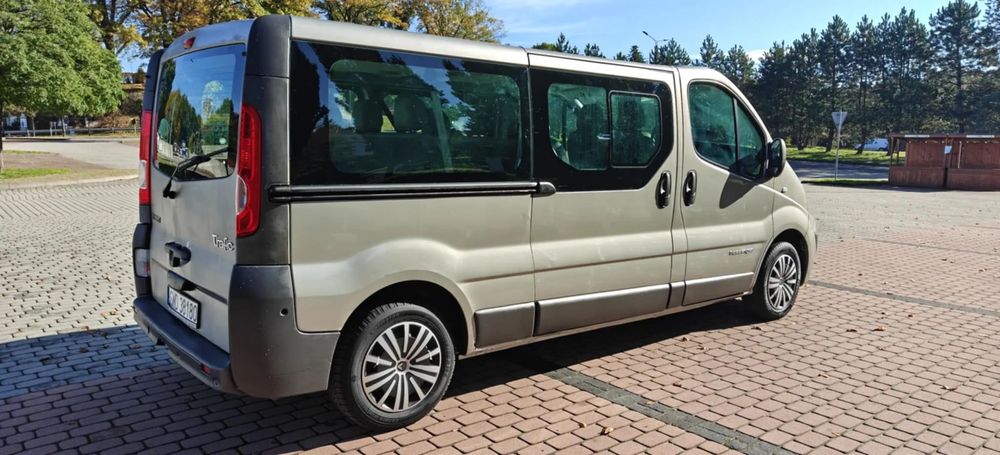 Renault Trafic Renault Trafic 2.0dci Long Wersja Passanger 9 osobowy 9lat właściciel