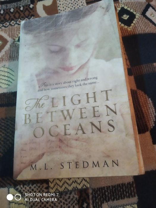 Книга " The light between oceans"