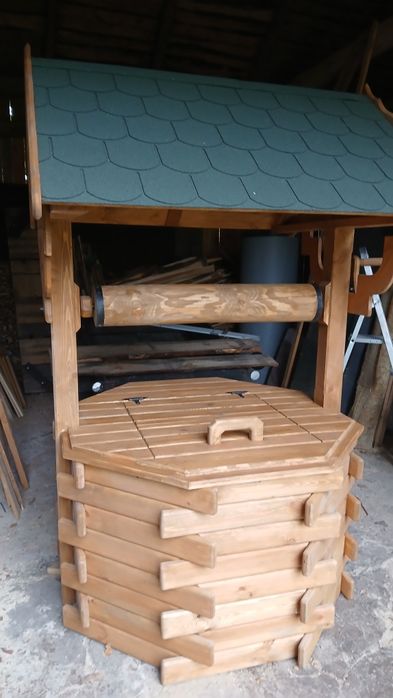 Drewniana zabudowa studni