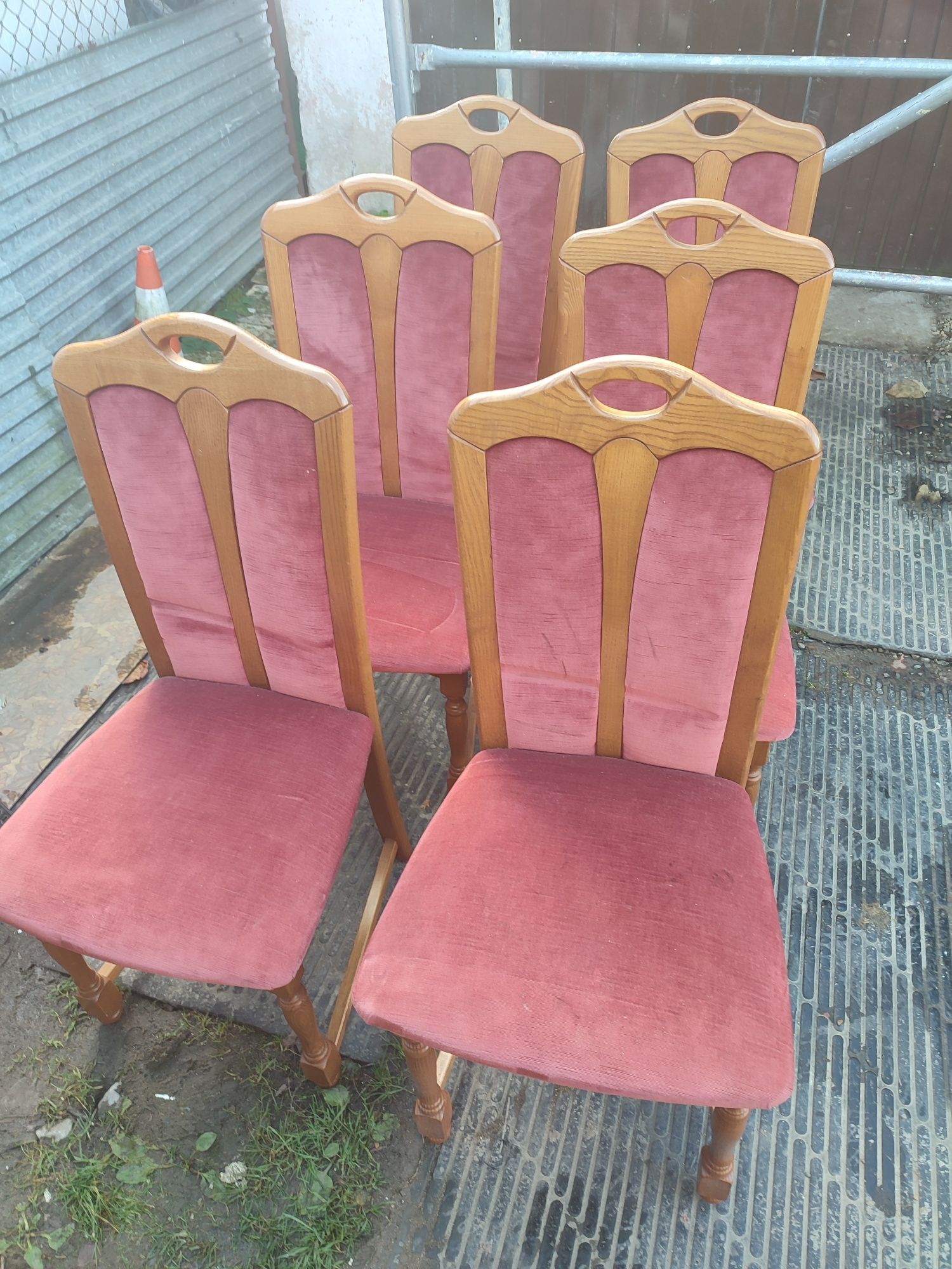 Komplet krzeseł drewnianych