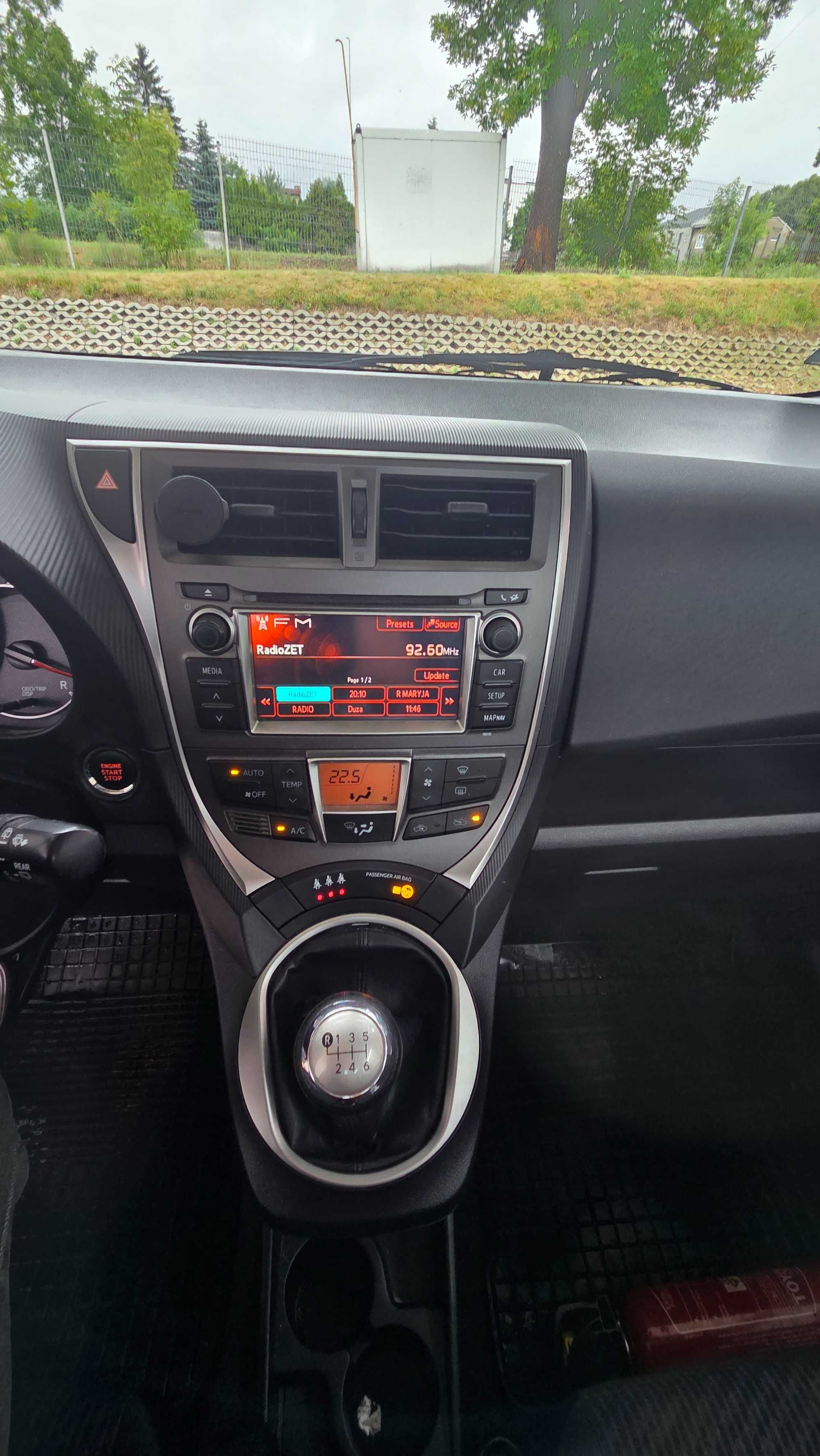 Toyota Verso S 1.4 d4d delikatnie uszkodzona, mozna jeżdzić!!!