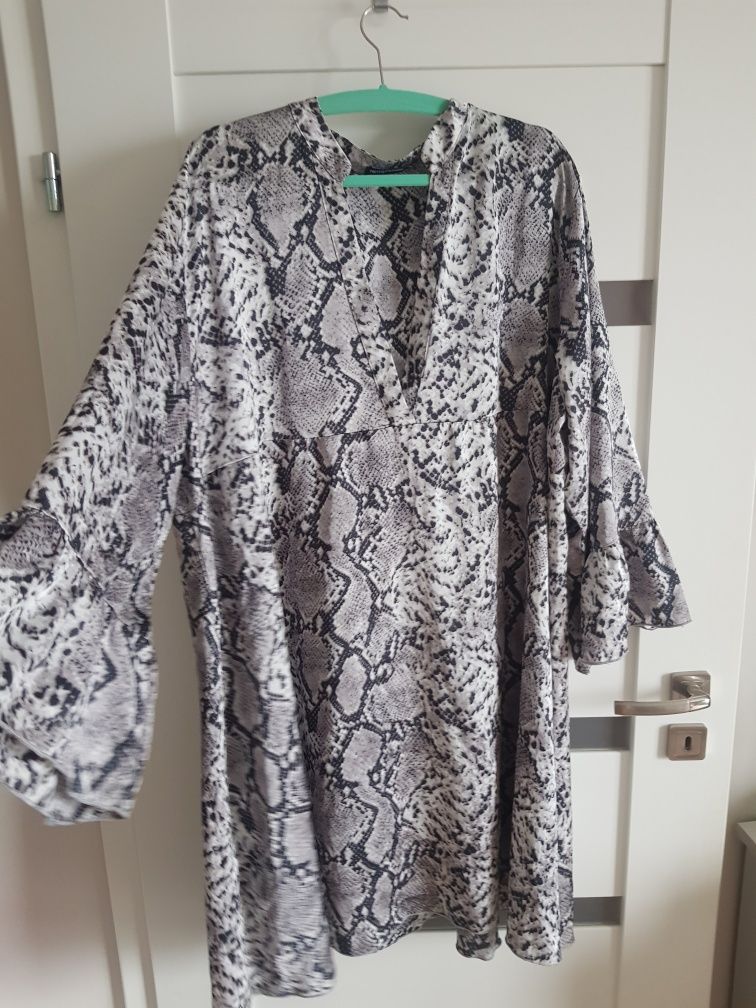 Prettylittlething sukienka koszulowa oversize wężowy wzór r 48