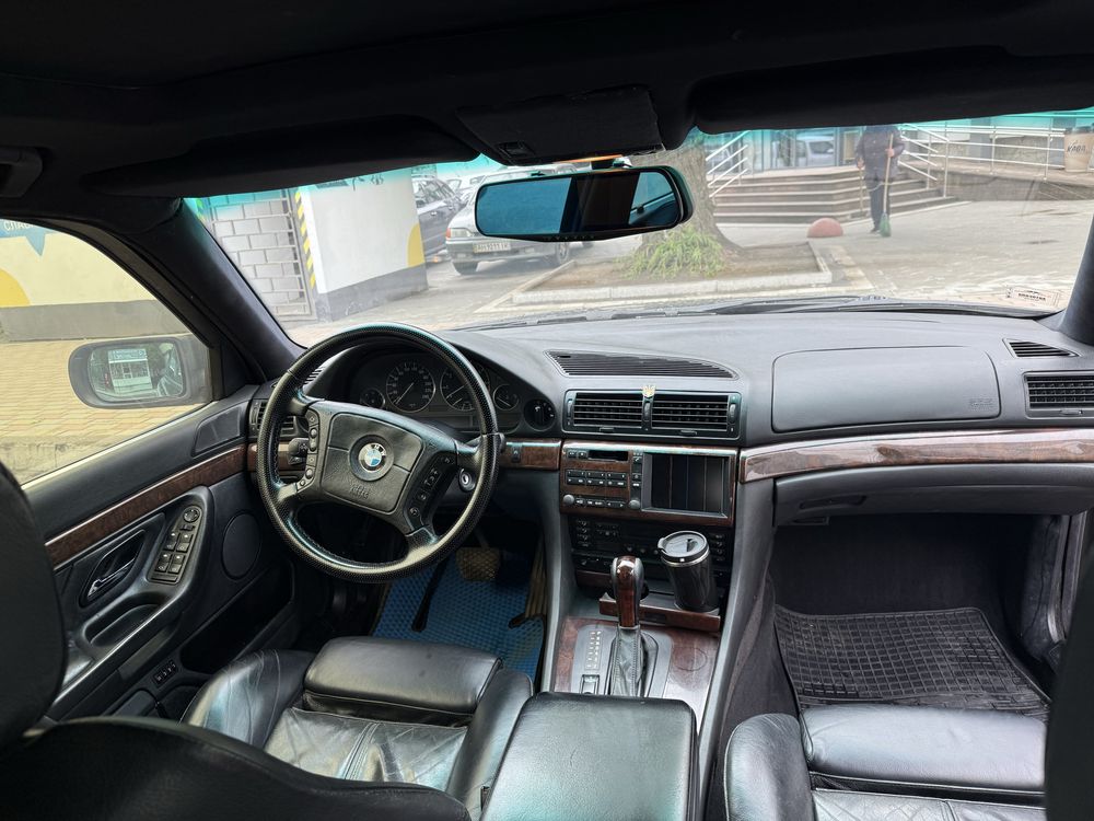 BMW 7 e38 Чорна газ бензин