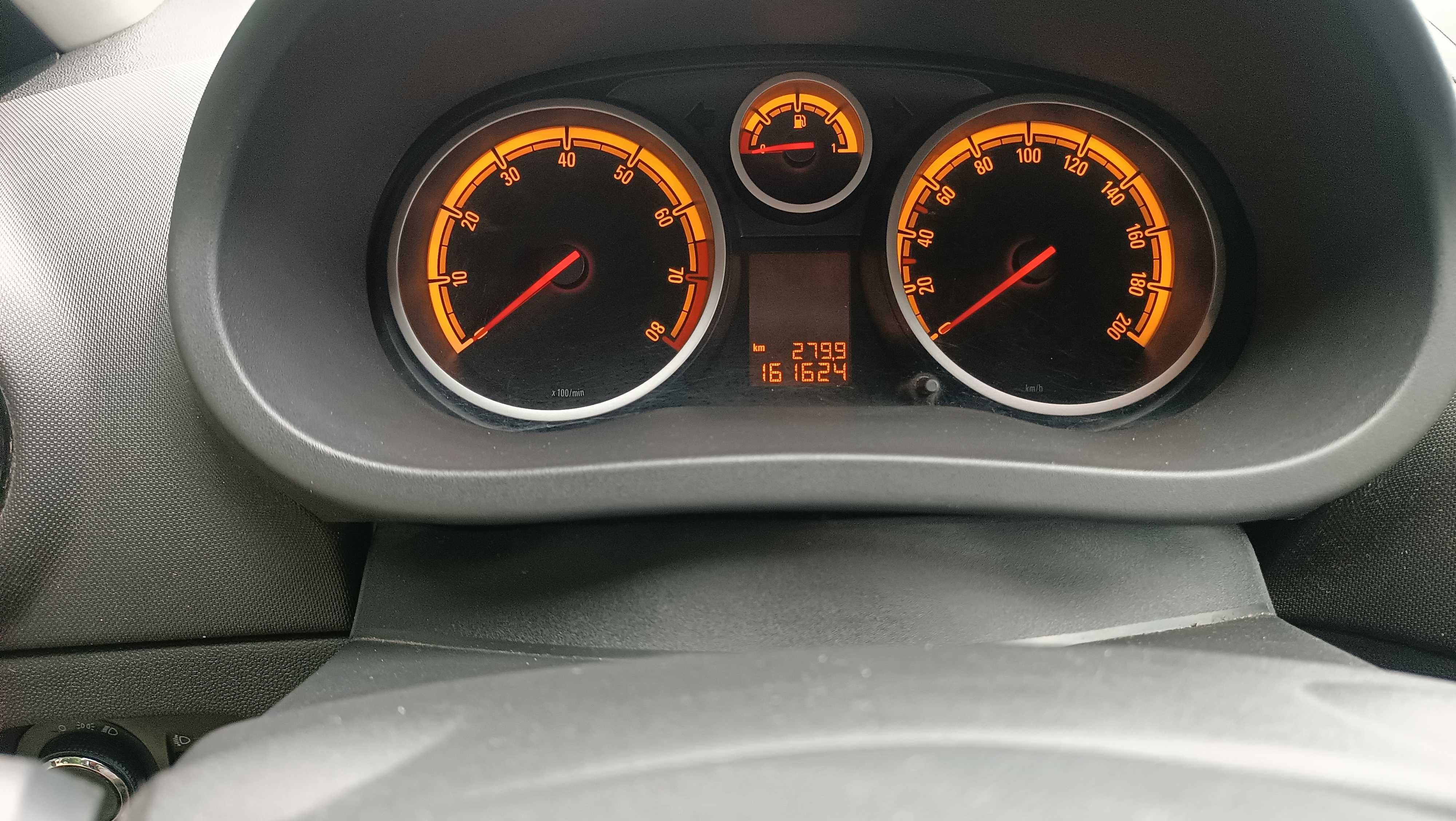 OPEL CORSA D w wersji na 111 lat Opla