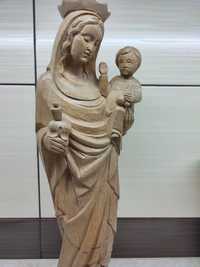 Figurka Maryja wykonana z drewna