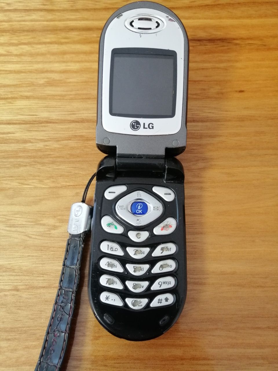 Продам телефон LG C1150