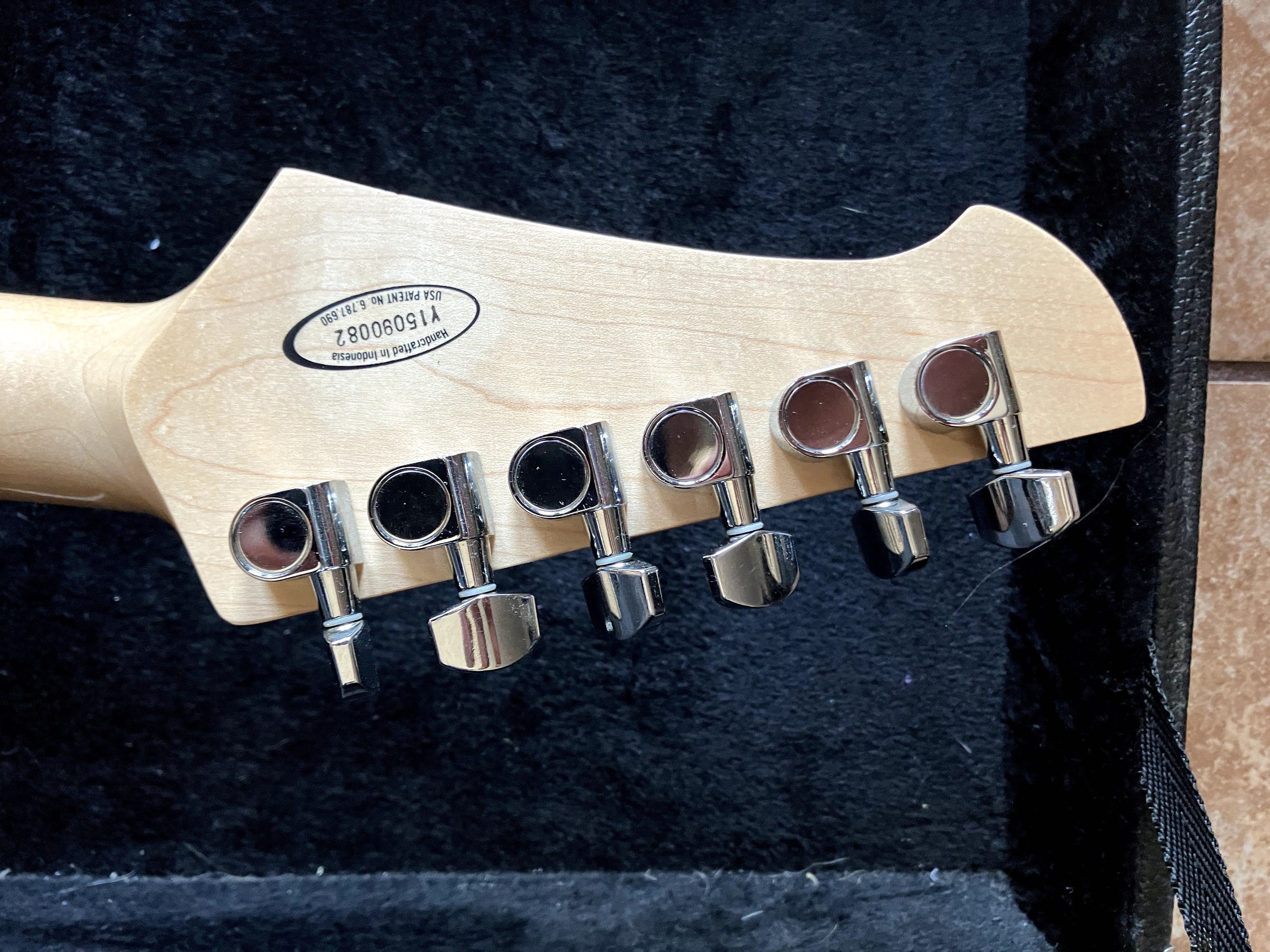 Line 6 Variax Standard Black z futerałem Canto -  gitara elektryczna