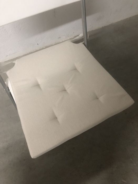 Almofadas de cadeira em cor creme