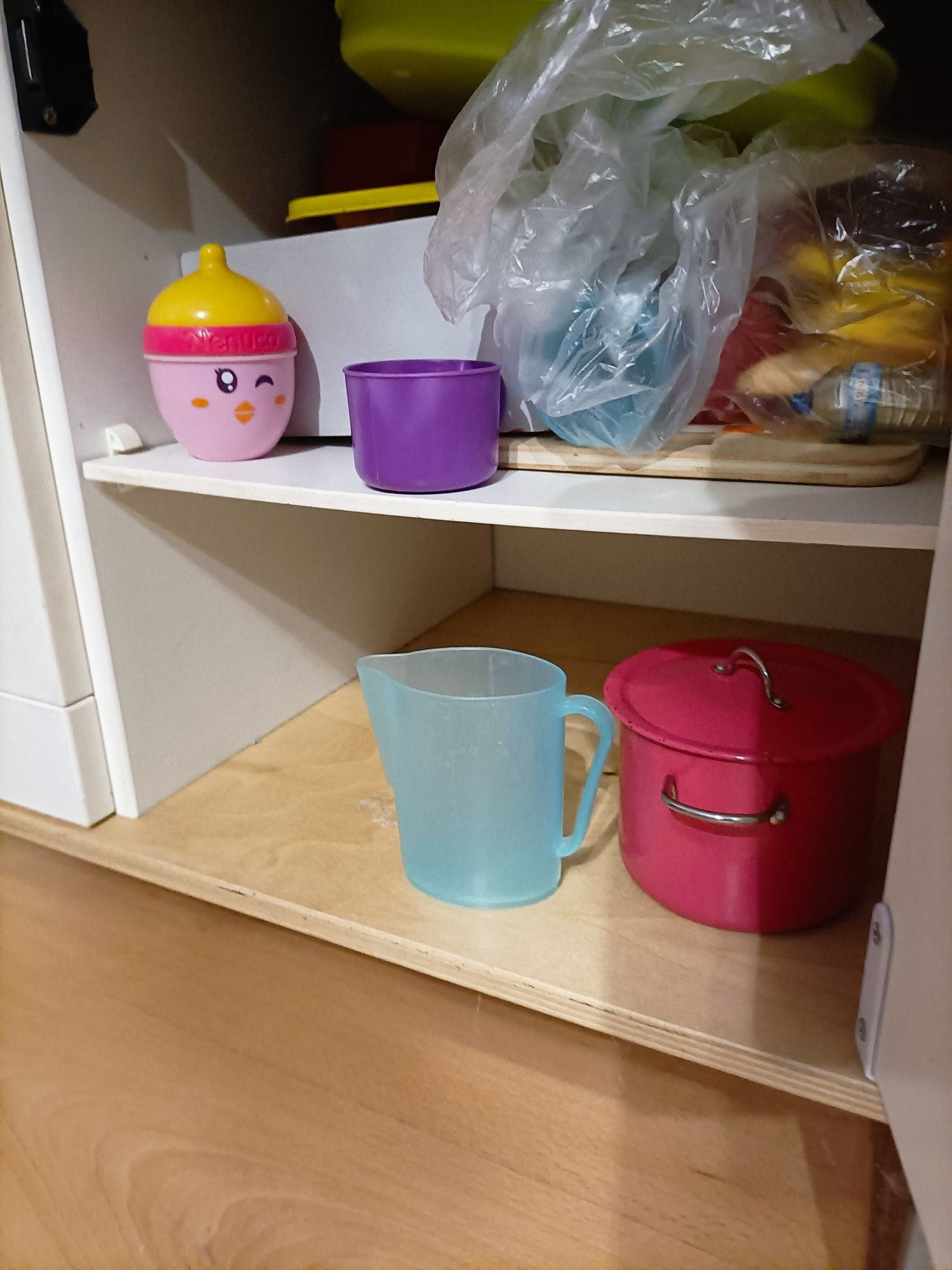 Cozinha de criança com todo o recheio incluído