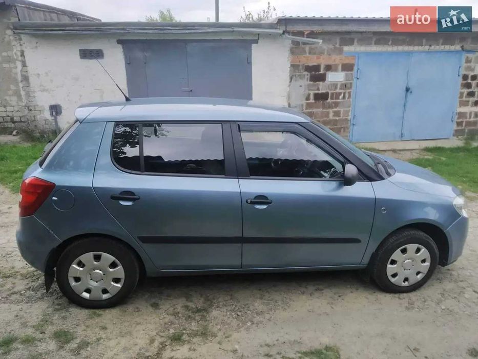 Легковий автомобіль Skoda Fabia 2008 II покоління