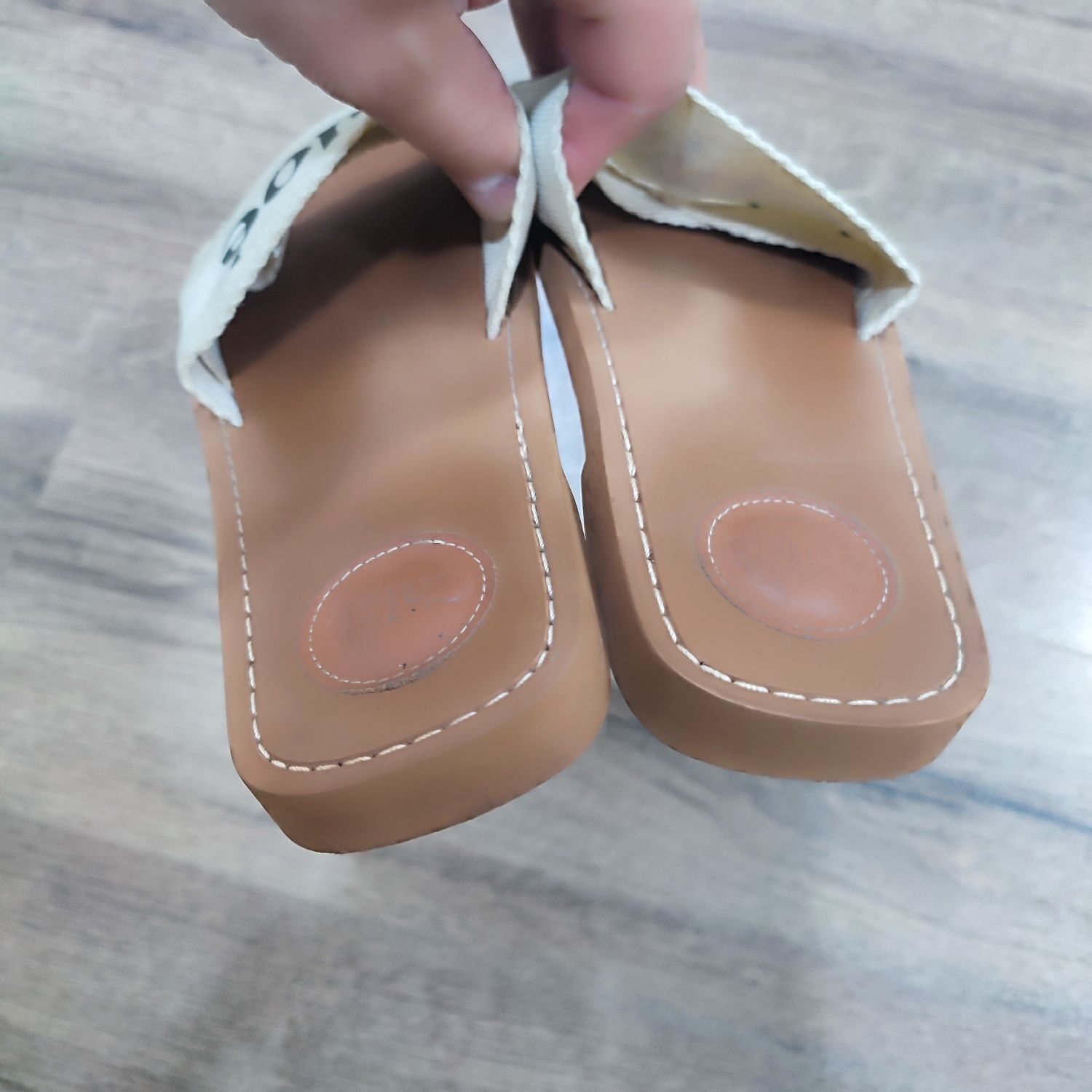 Босоніжки шльопанці Chloe 39-40 розмір