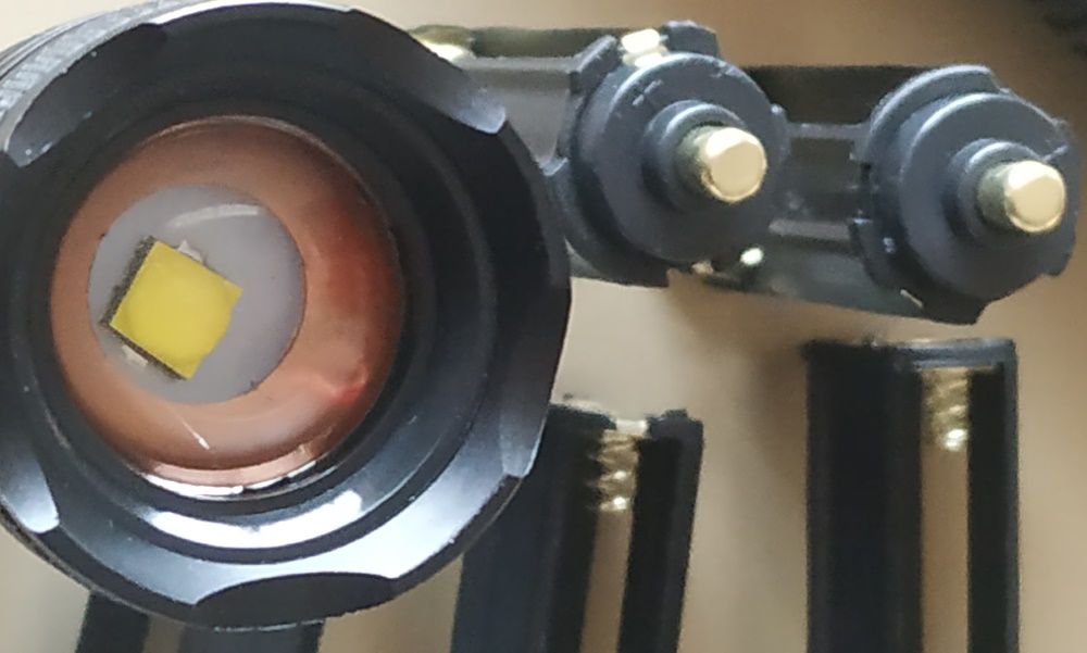 Lanterna tática com led CREE L2 - Com Zoom