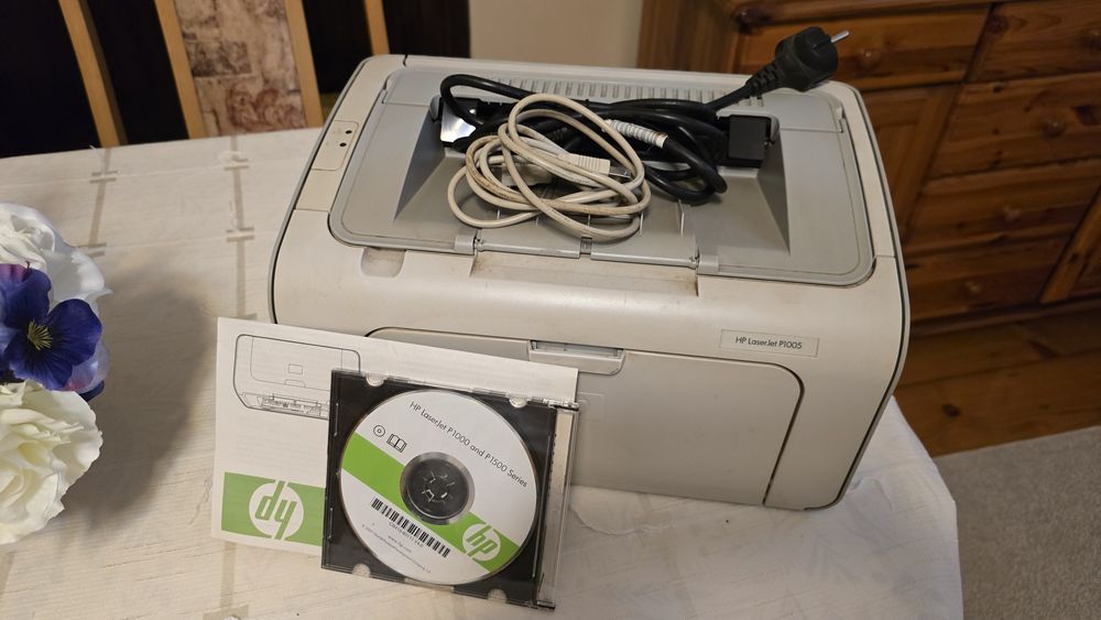 Drukarka laserowa HP 1005 - kable- toner częściowo wykorzystany .