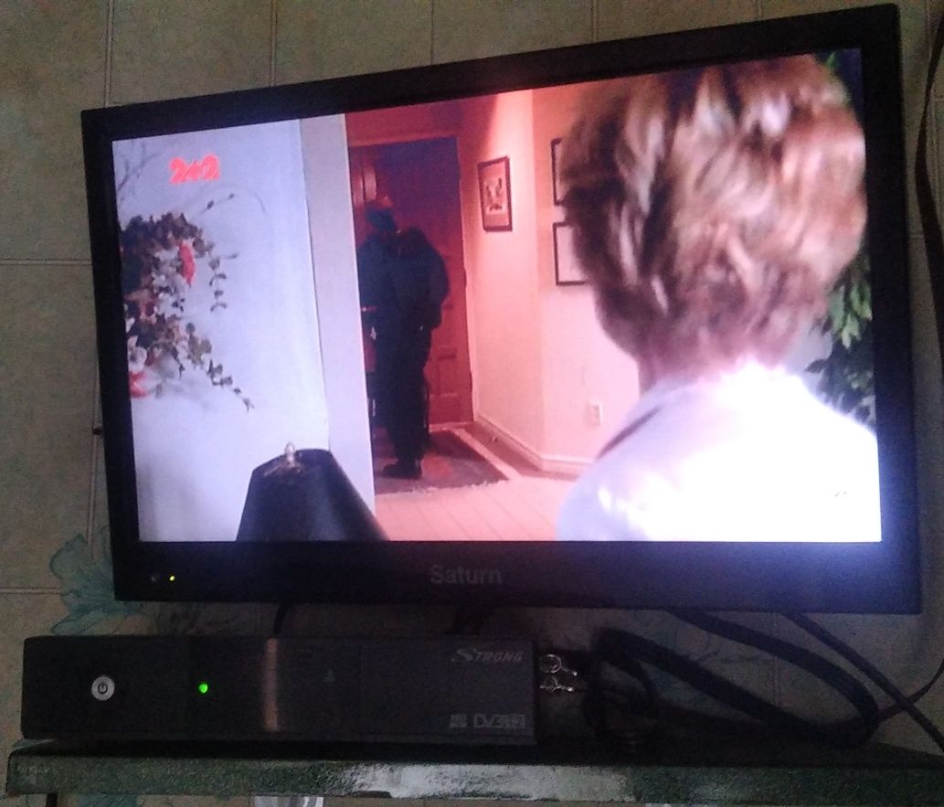 Продам телевизор SATURN 15"LED TV в идеальном стани.