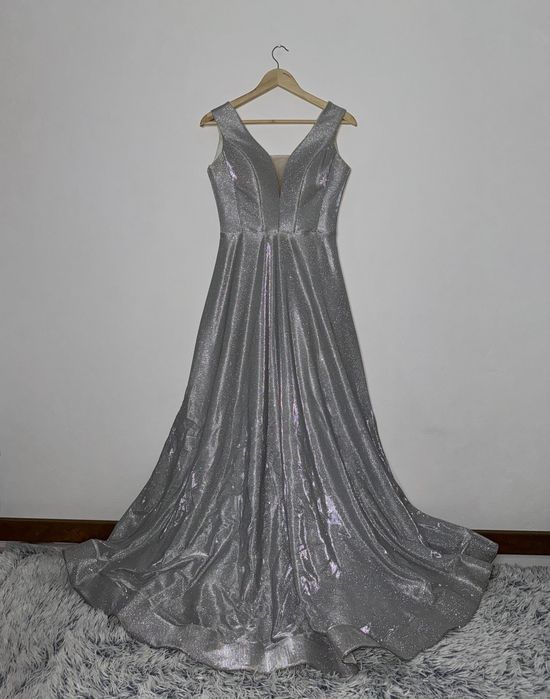 Сукня/ плаття на випускний